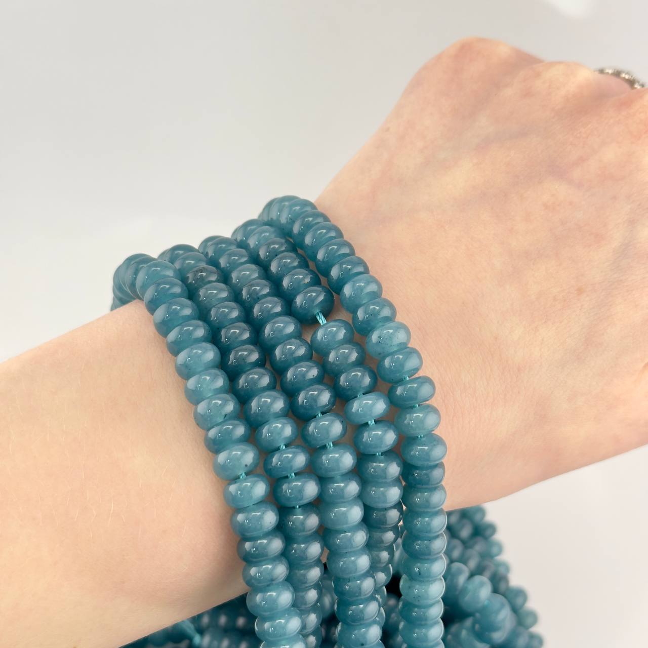 Бусины Халцедон размер 8*4мм натуральный камень